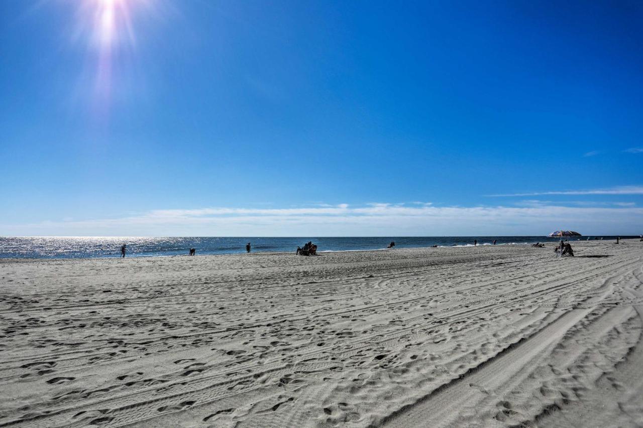 Oceanfront Myrtle With Balcony And Views!